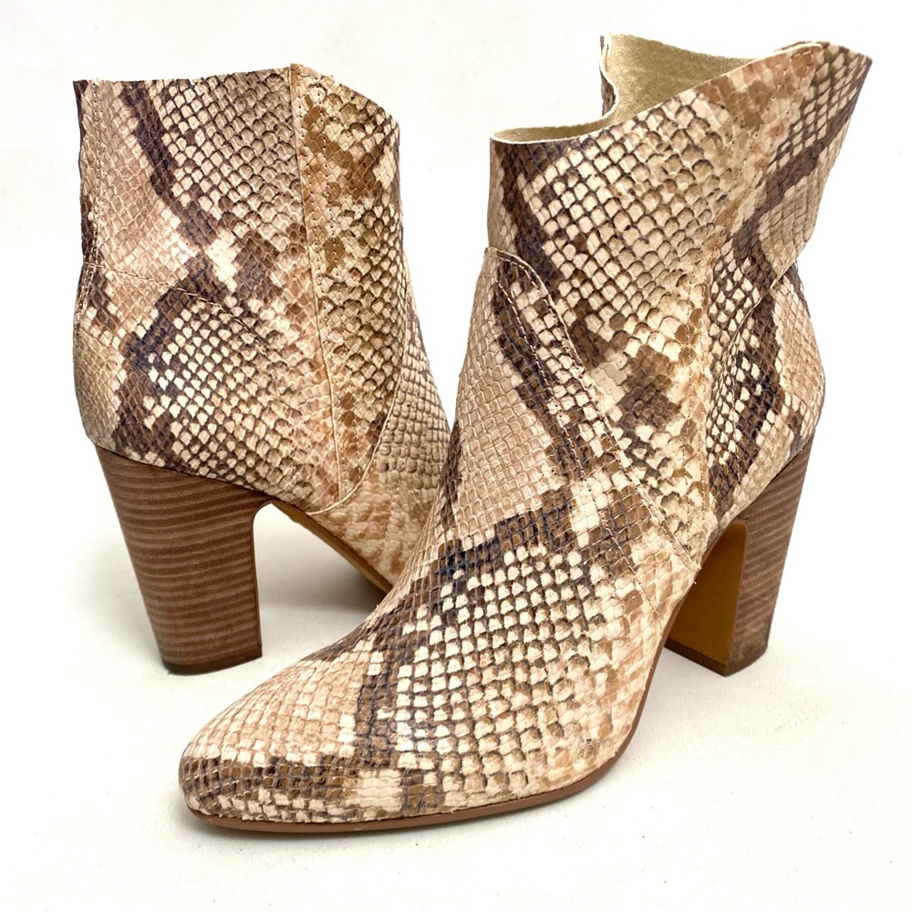 Vince Camuto Snake Print Ankle Boots Booties Chunky Heel 7.5 M Pull On Womens